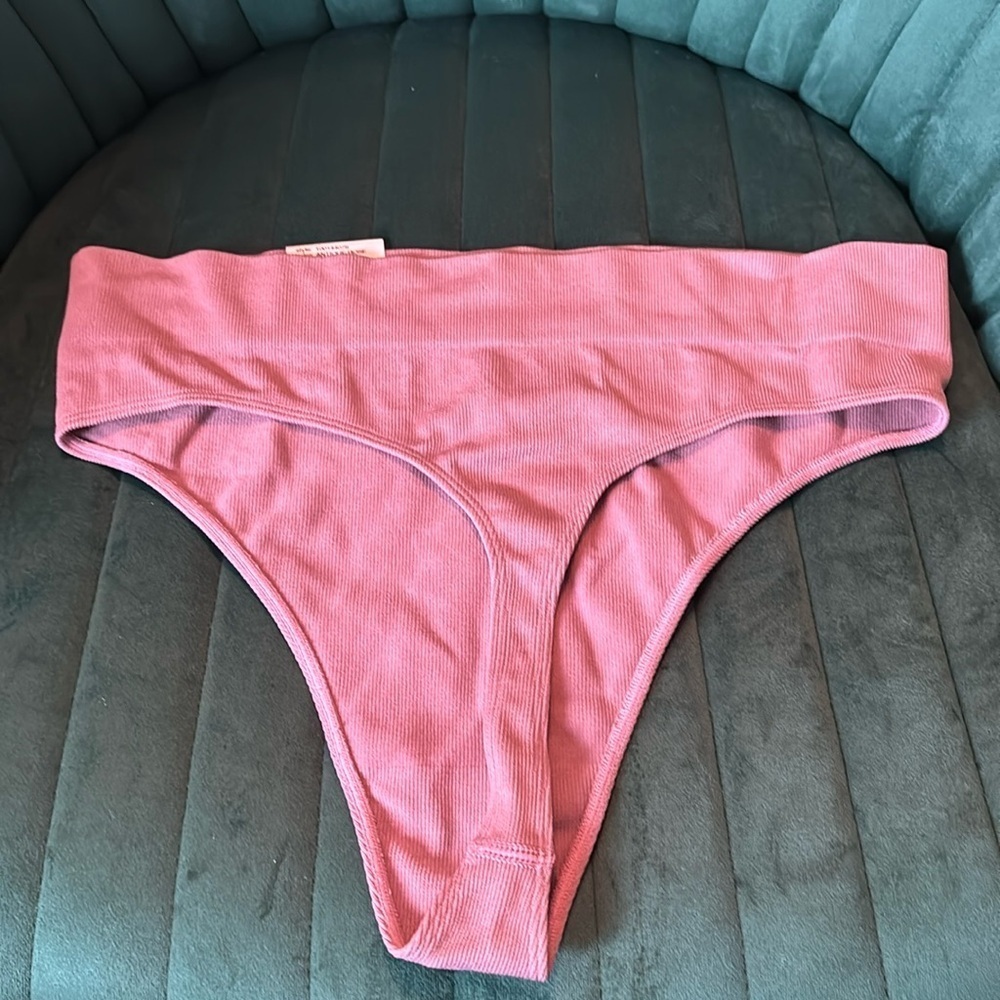 High waisted thong panty - Picture 2 of 2